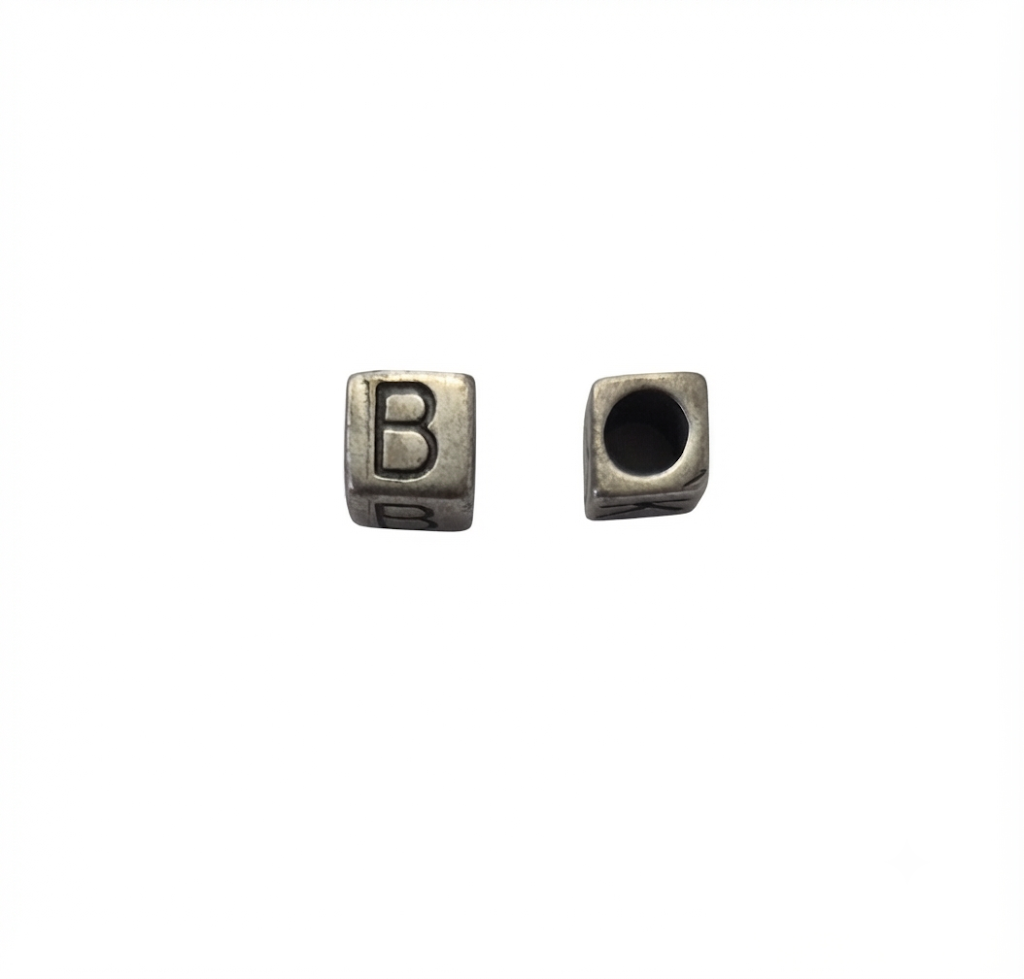 Lettere in zama a cubo mm. 6x6 con foro da mm. 4 col. argento antico (pack 1 pz.)