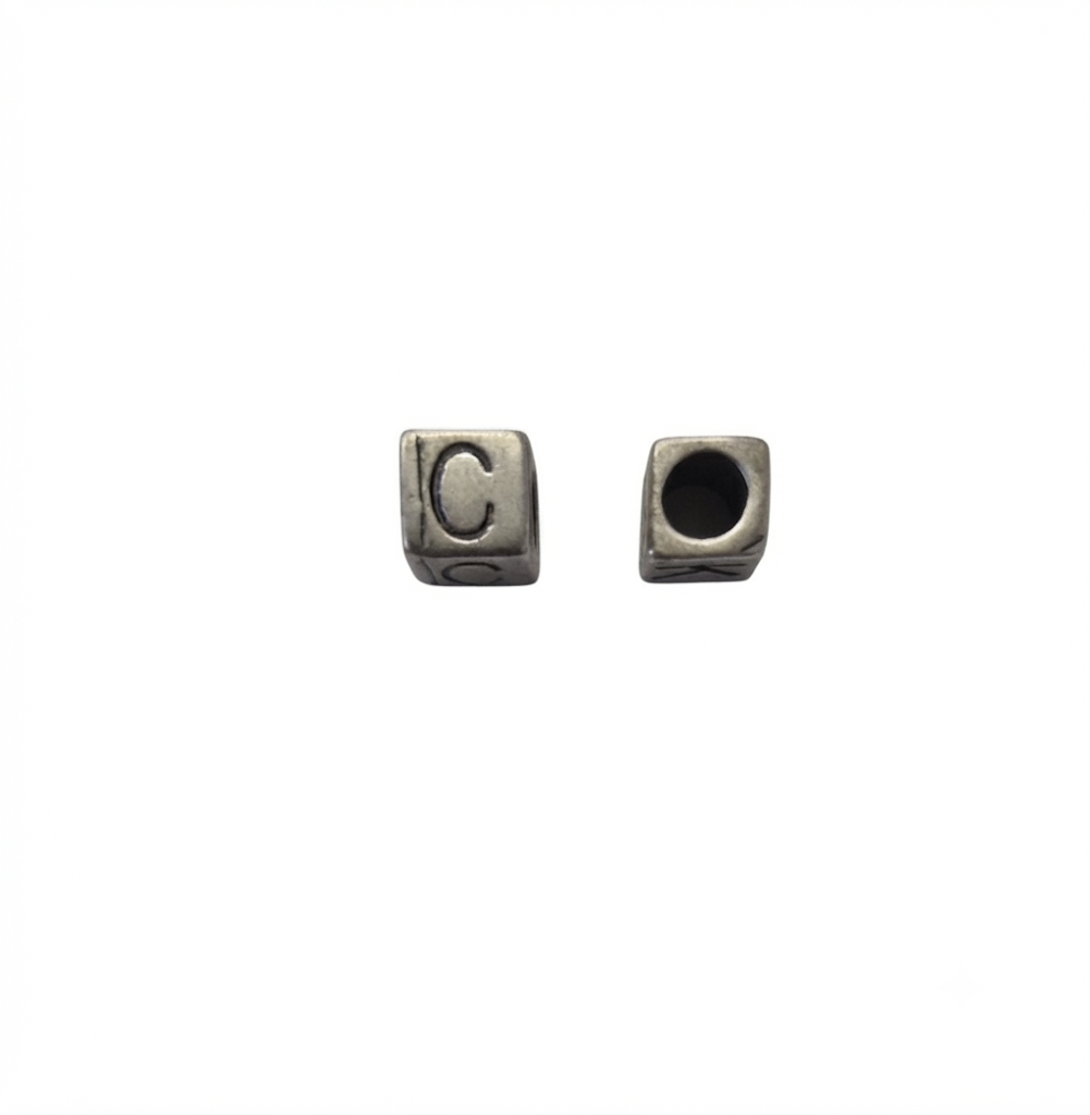 Lettere in zama a cubo mm. 6x6 con foro da mm. 4 col. argento antico (pack 1 pz.)