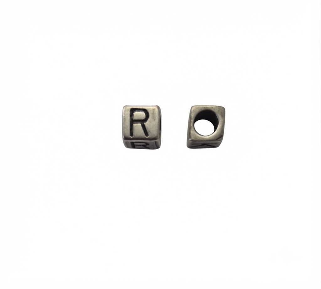 Lettere in zama a cubo mm. 6x6 con foro da mm. 4 col. argento antico (pack 1 pz.)
