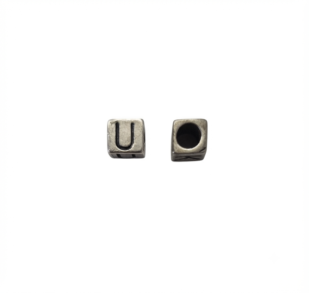 Lettere in zama a cubo mm. 6x6 con foro da mm. 4 col. argento antico (pack 1 pz.)