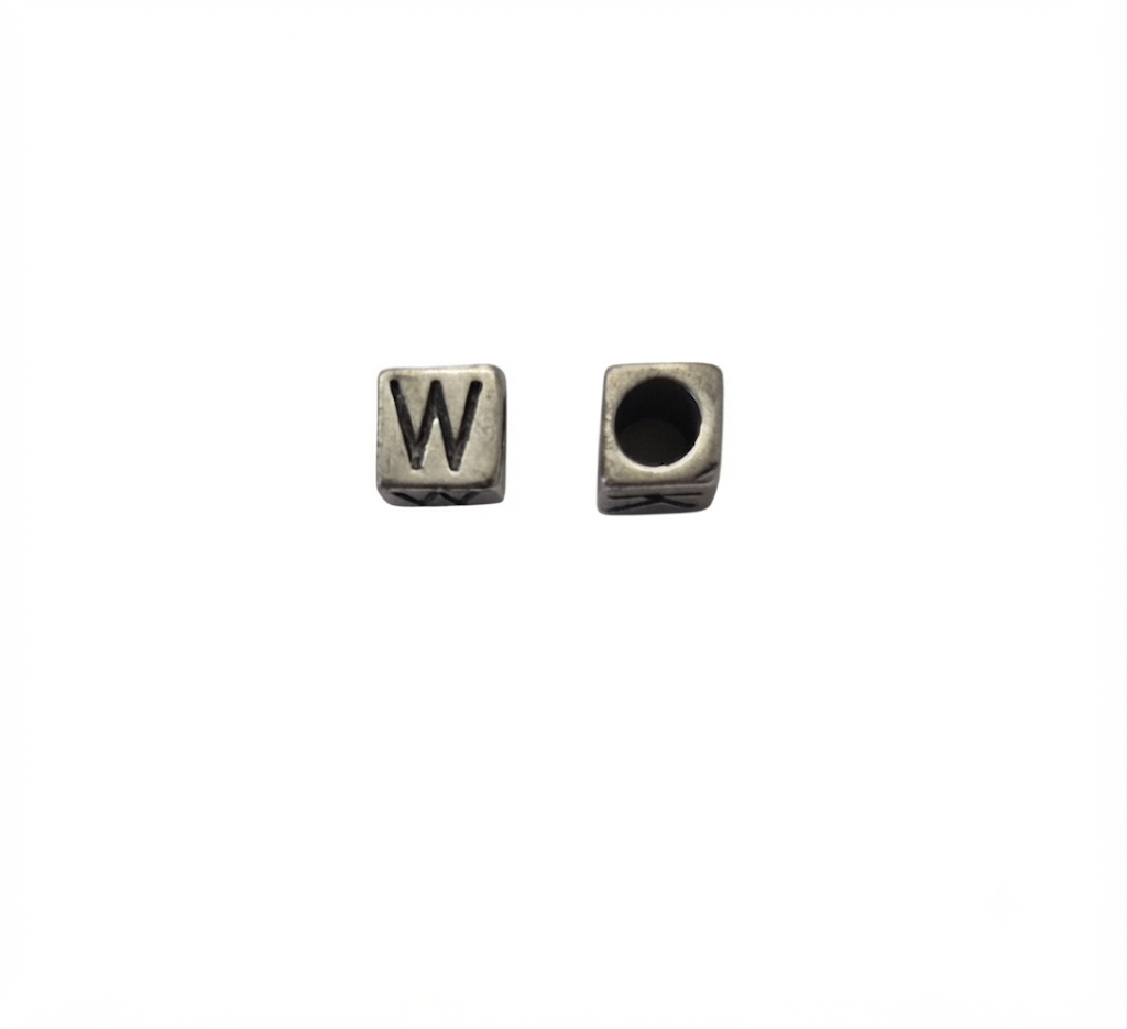 Lettere in zama a cubo mm. 6x6 con foro da mm. 4 col. argento antico (pack 1 pz.)