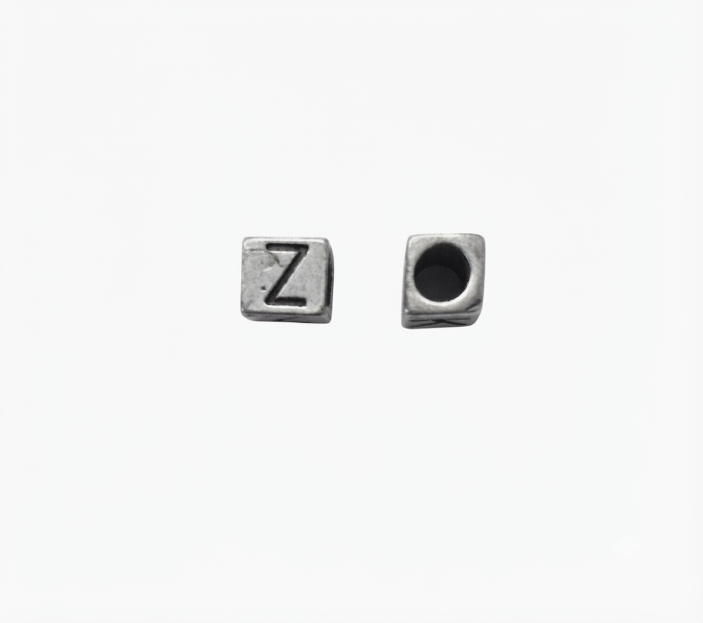 Lettere in zama a cubo mm. 6x6 con foro da mm. 4 col. argento antico (pack 1 pz.)
