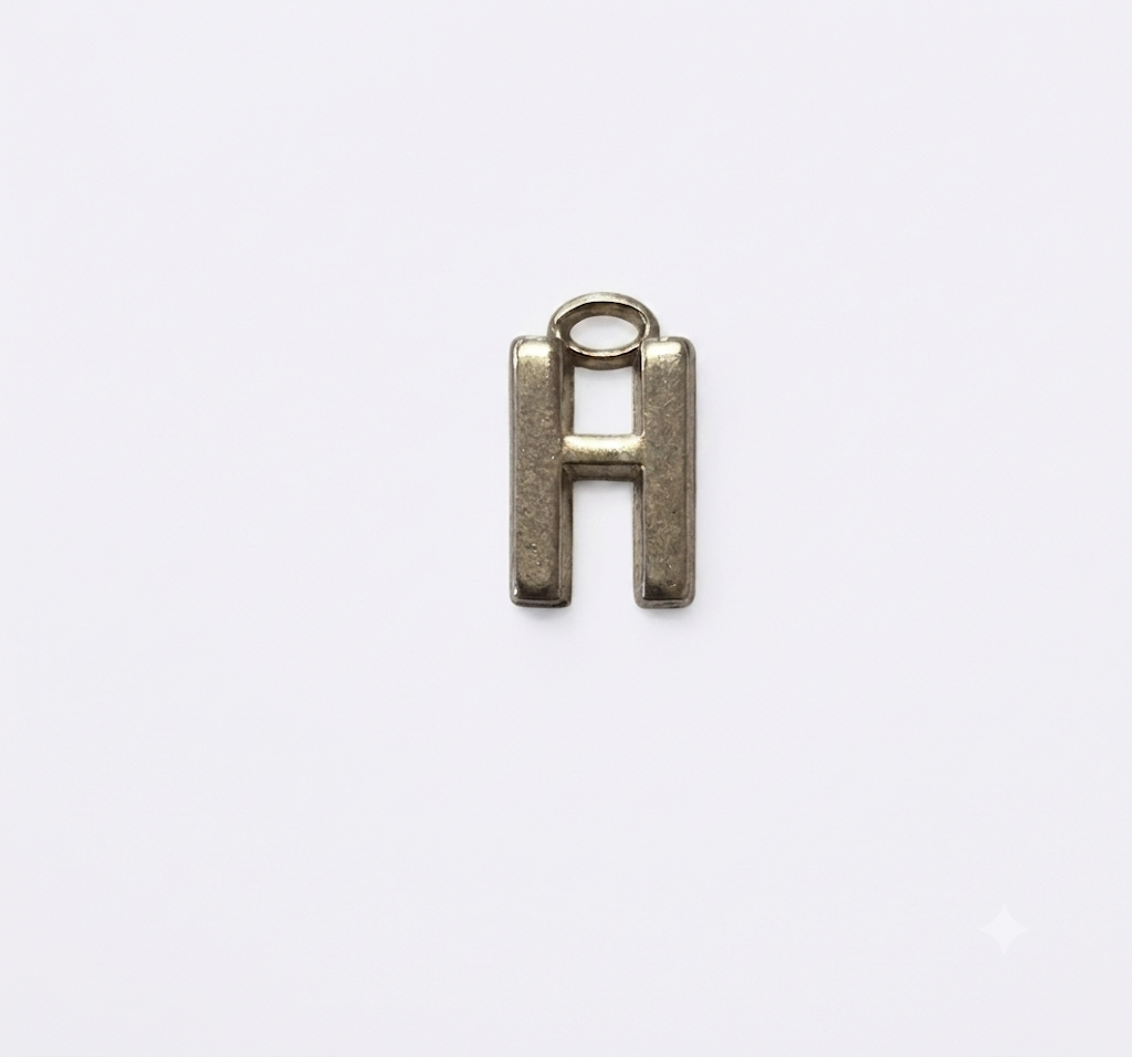 Lettere in zama in stampatello altezza compreso anellino mm. 19 (pack 1 pz.)