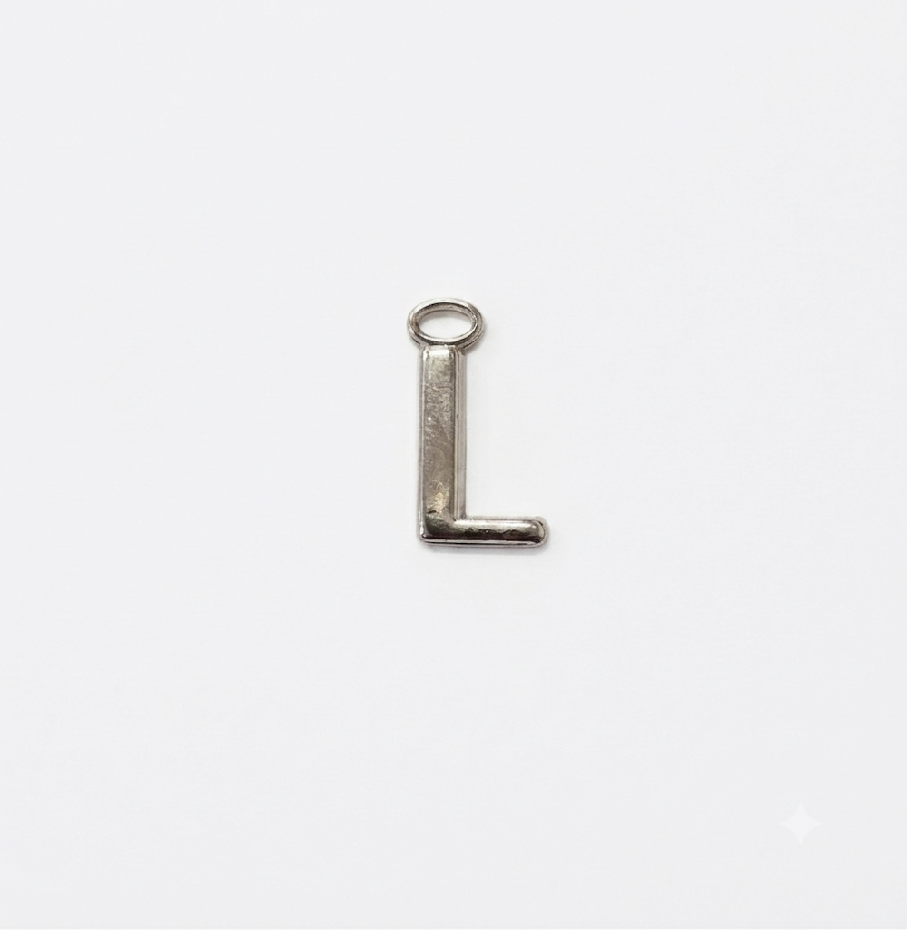 Lettere in zama in stampatello altezza compreso anellino mm. 19 (pack 1 pz.)
