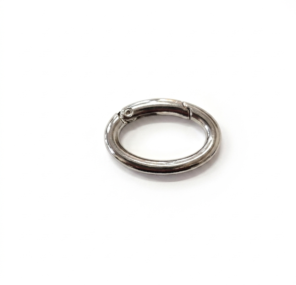 Chiusura ad anello ovale in zama mm. 30x20 con filo tondo da mm. 4 (pack 1 pz.)